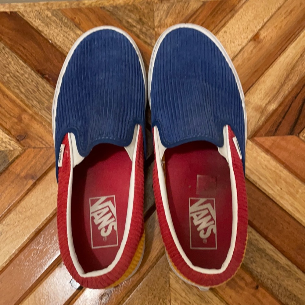 Vans. Classic Slip-On Corduroy.